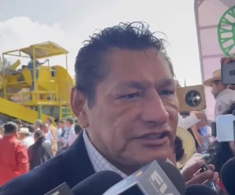 Alcalde de Cuautla admite investigación de la FGR tras video con presunto líder criminal; inseguridad y extorsión preocupan en el municipio.
