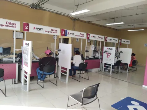 El INE Morelos reporta un déficit de personal del 5% por recortes presupuestales, lo que impacta la atención en módulos y podría afectar procesos electorales.