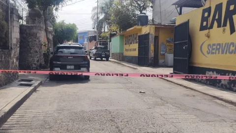 Un hombre en silla de ruedas fue atacado a balazos en Jiutepec; fue trasladado grave a un hospital.