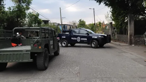  Un hombre fue asesinado a balazos en la colonia Los Pinos de Jiutepec. El ataque generó movilización policiaca y ya es investigado por la Fiscalía de Morelos.