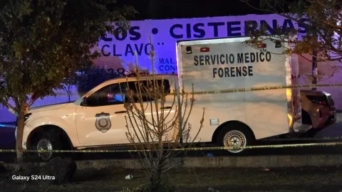 Un hombre fue asesinado a balazos mientras conducía sobre el bulevar Cuauhnáhuac, en Jiutepec; agresores huyeron en motocicleta.