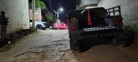 Un hombre fue asesinado a balazos en la colonia Lomas de Zoquipa; autoridades mantienen operativo sin detenidos.