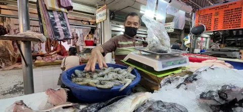 Ventas de pescados y mariscos en Cuautla caen hasta 50% durante Cuaresma; comerciantes esperan repunte en Semana Santa.