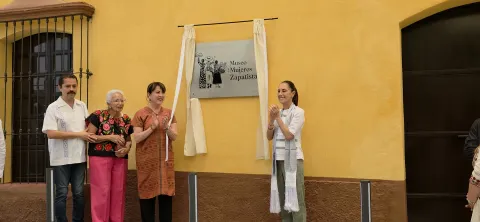 Claudia Sheinbaum y Margarita González Saravia inauguraron el Museo de la Mujer Zapatista en Ayala, un espacio para visibilizar su papel en la historia.