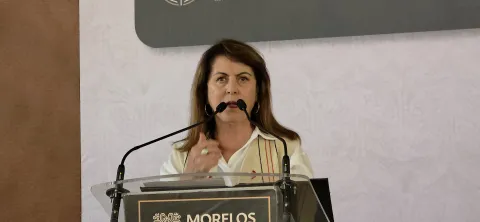   Gobernadora de Morelos pide a funcionarios con aspiraciones electorales renunciar antes de mayo para garantizar transparencia.