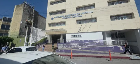 Juez aplaza audiencia de vinculación a proceso del alcalde de Tlalnepantla, acusado de delitos sexuales; continuará el sábado.