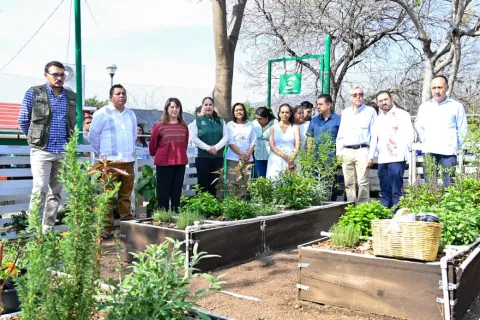Margarita González Saravia lanzó en Tepoztlán el programa de Agroecología y Sostenibilidad Escolar, que impulsará huertos, compostas y educación ambiental en Morelos.
