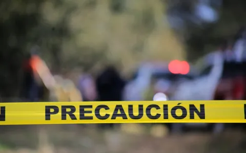   Habitantes de la colonia Antonio Barona retuvieron a un presunto ladrón y lo entregaron a la policía en Cuernavaca.