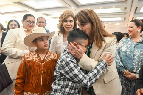  La gobernadora de Morelos urgió a fortalecer la coordinación institucional para frenar la violencia contra niñas, niños y adolescentes.