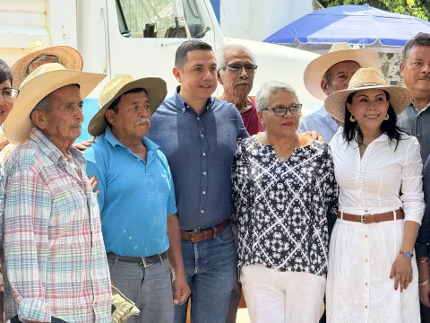 El Ayuntamiento de Jiutepec entregó sorgo, minerales y vitaminas a productores ganaderos con una inversión de 300 mil pesos para fortalecer el sector durante el estiaje.
