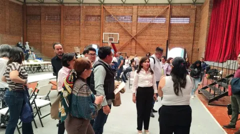 Estudiantes suspenden diálogo con autoridades de la UAEM tras presunto ingreso indebido a la Facultad de Nutrición; rectora anuncia investigación.