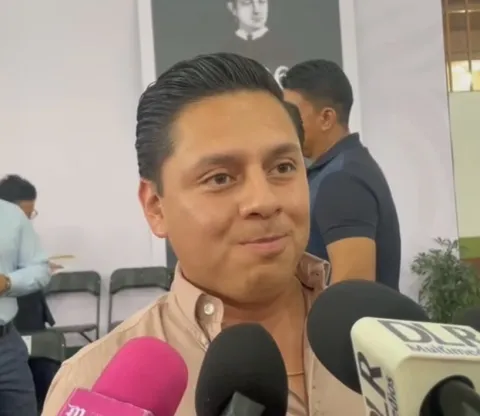   El alcalde de Jojutla impulsa estrategias de prevención del delito con vigilancia cercana y uso de scooters eléctricos.