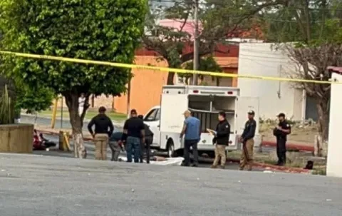 Una mujer perdió la vida tras un accidente en motocicleta sobre el bulevar Cuauhnáhuac, en Jiutepec; autoridades investigan las causas.