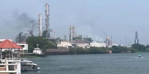 49 escuelas expuestas a cóctel tóxico por refinerías