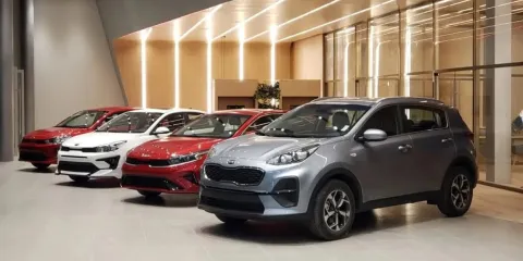 Violento asalto en agencia de autos de Cuernavaca deja un cliente lesionado