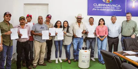Cuernavaca impulsa el sector ganadero con entrega de 450 dosis de semen a productores
