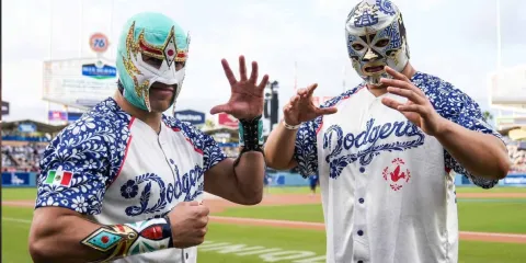 CMLL lleva la lucha libre mexicana al Dodger Stadium