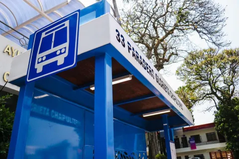 El Ayuntamiento de Cuernavaca proyecta instalar 100 paraderos seguros con iluminación solar y accesibilidad; inversión será de 9 millones de pesos.