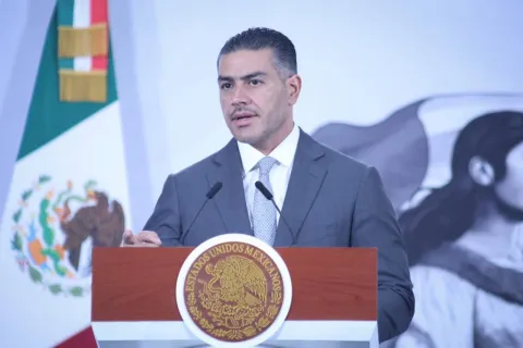 Omar García Harfuch confirmó que los elementos de seguridad heridos durante el operativo contra “Los Linos” en Yautepec se encuentran estables y fuera de peligro. El operativo dejó ocho detenidos en Morelos.