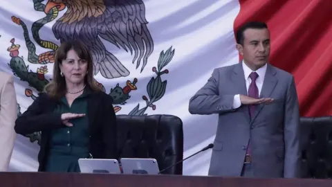 Isaac Pimentel junto a Margarita González Saravia 