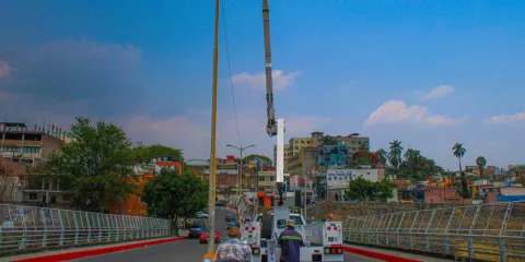 Ayuntamiento de Cuernavaca mejora accesos urbanos con trabajos en el puente 2000