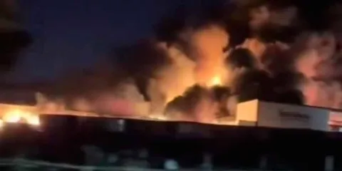 Voraz incendio consume planta de Bachoco en Lagos de Moreno