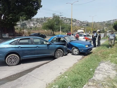 accidente sobre blv Cuauhnahuac Jiutepc 