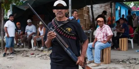 Productores de la Sierra de Huautla se arman contra extorsiones del crimen organizado