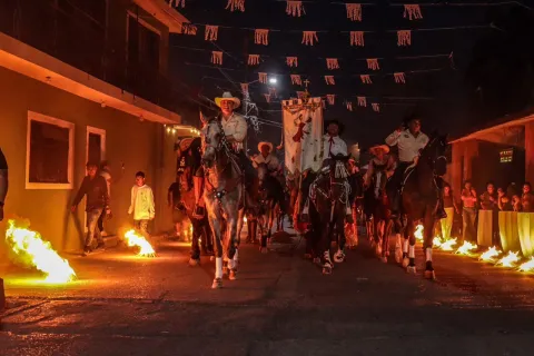 Más de 7 mil personas participaron en la 39.ª Gran Cabalgata de Santiago Apóstol en Jiutepec, una de las principales tradiciones culturales y religiosas del municipio que concluyó con saldo blanco.