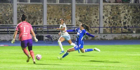 Cruz Azul Femenil remonta y vence 3-2 a Pumas en el Estadio Centenario