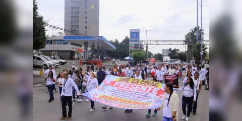 Personal del Seguro Social denunció carencias en unidades médicas y reclamó mejores condiciones laborales.