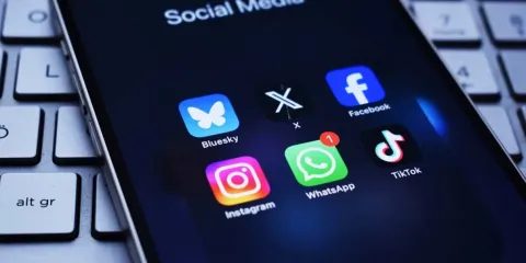 Sheinbaum pone la mira en redes sociales para prevenir violencia escolar