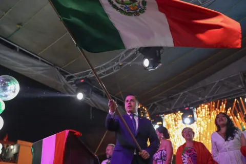 Más de 7 mil personas celebraron el Grito de Independencia en CIVAC, Tejalpa y Jiutepec, en festejos encabezados por el alcalde Eder Rodríguez.