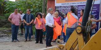 Con recursos propios, ayuntamiento de Cuernavaca inicia la construcción de la calle guayabitos agrios en lomas de Tzompantle 