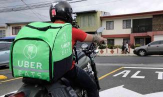 Cambios para regular la relación entre las apps y repartidores y conductores en breve 