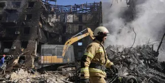 Bombardeo ruso en las afueras de Kiev deja al menos 37 fallecidos