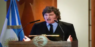 Milei embiste contra Brasil, México y el periodismo en medio del escándalo judicial de Fernando Cerimedo