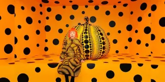 Muere Yayoi Kusama a los 97: convirtió lunares en infinito
