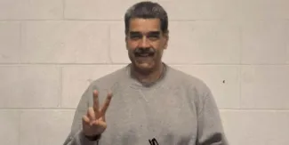 Nicolás Maduro reaparece desde prisión en EU; publica fotos y asegura estar “firme”