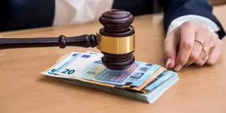 ¿Quién paga el daño causado por un delito, cuando el sentenciado no lo hace?