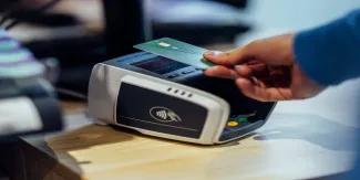 Alerta por “Toque Fantasma”, la modalidad para robar dinero de las tarjetas