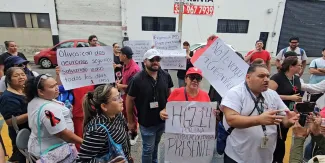 Aceptan el 8% de aumento salarial en el IMSS, pero piden la renuncia de su líder sindical