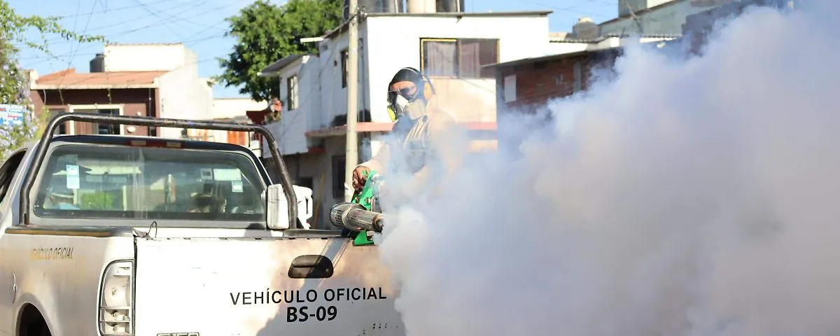 Los siete cementerios municipales entraron en labores de limpieza antes de las visitas por Día de Muertos.