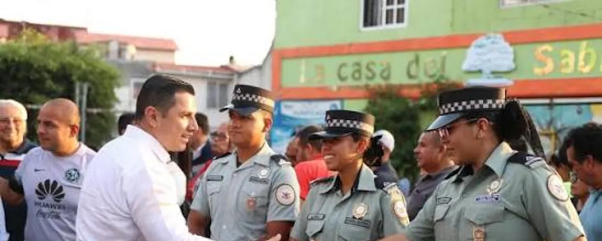 Eder Rodríguez junto a elementos de la Guardia Nacional