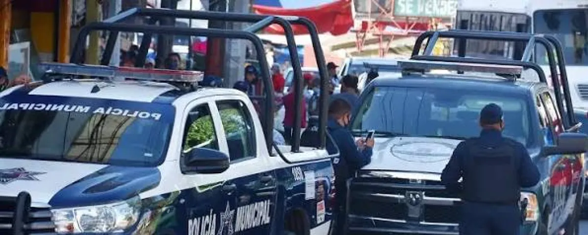 Policías reforzaron vigilancia perimetral tras disparos en Chipitlán y una narcomanta en Prepa 1