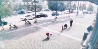 Niños provocan explosión al arrojar petardos a una alcantarilla en China