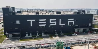 Obrador minimiza decisión de Elon Musk sobre parar construcción de planta de Tesla en NL