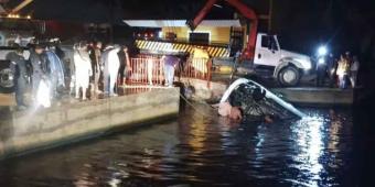 Mueren ahogados siete jóvenes universitarios al irse su camioneta a un río en Veracruz