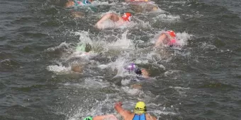 París 2024: Hasta 10 veces vomitó un atleta tras nadar en el Río Senada