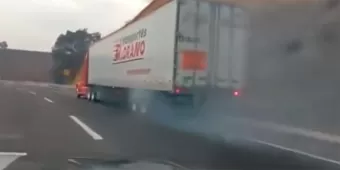 VIDEO. En la México-Puebla, trailero hace hazaña tras quedarse sin frenos para evitar accidente